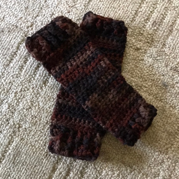 Faux Paws 🐾 - Picture 2 of 3